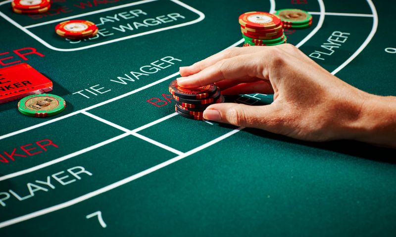 Cách chơi một ván bài Baccarat tại nhà cơ bản